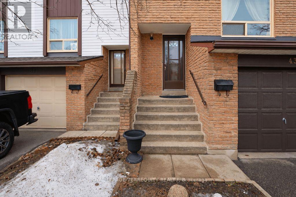 43 - 1221 Dundix Road, Mississauga, Ontario  L4Y 3Y9 - Photo 4 - W12866614
