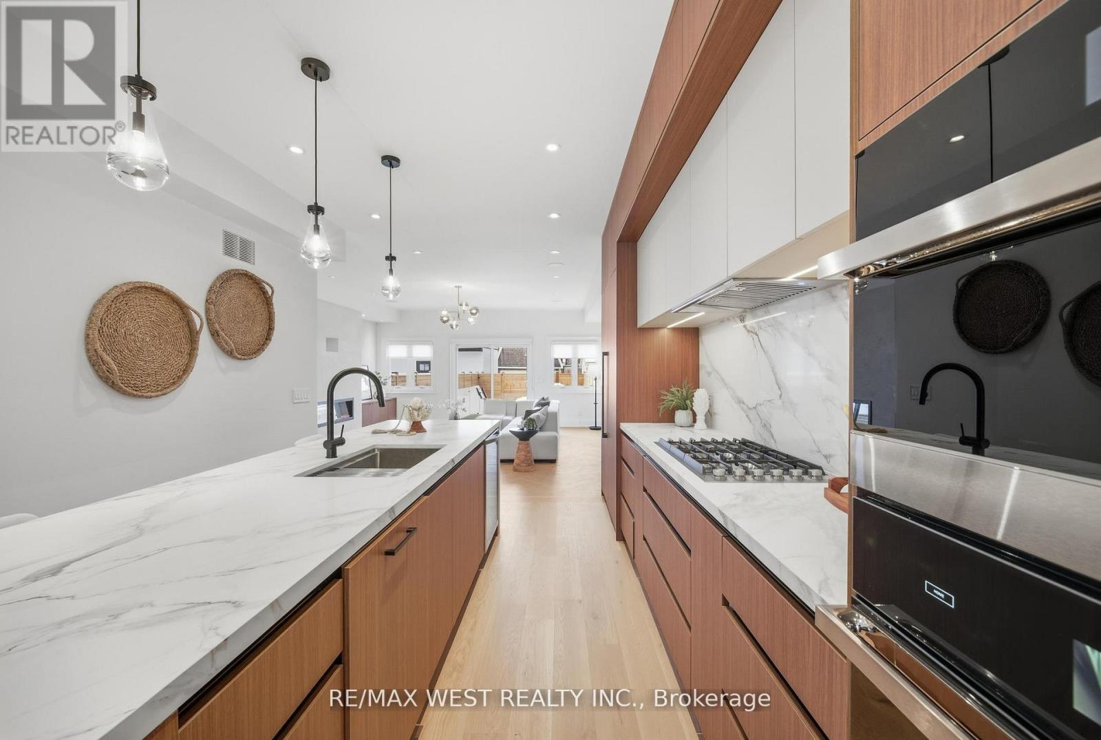 390 St Clarens Avenue, Toronto, Ontario  M6H 3W3 - Photo 10 - C12850086