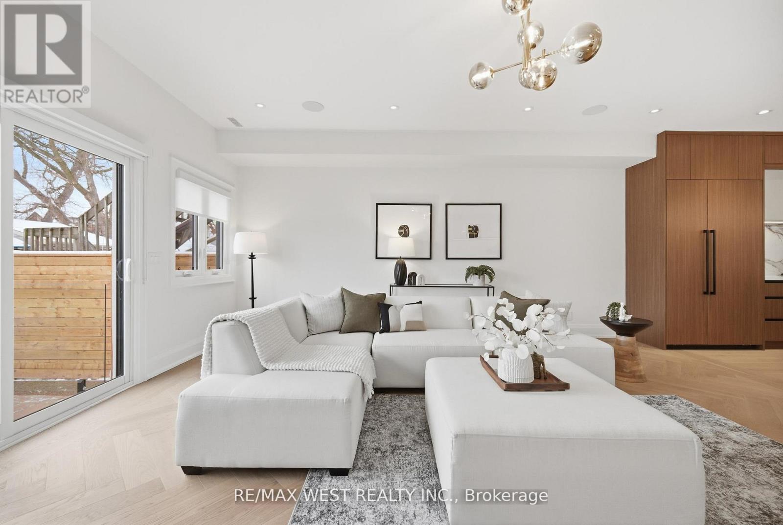 390 St Clarens Avenue, Toronto, Ontario  M6H 3W3 - Photo 16 - C12850086