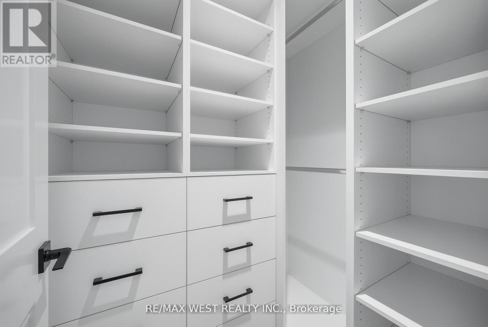 390 St Clarens Avenue, Toronto, Ontario  M6H 3W3 - Photo 32 - C12850086