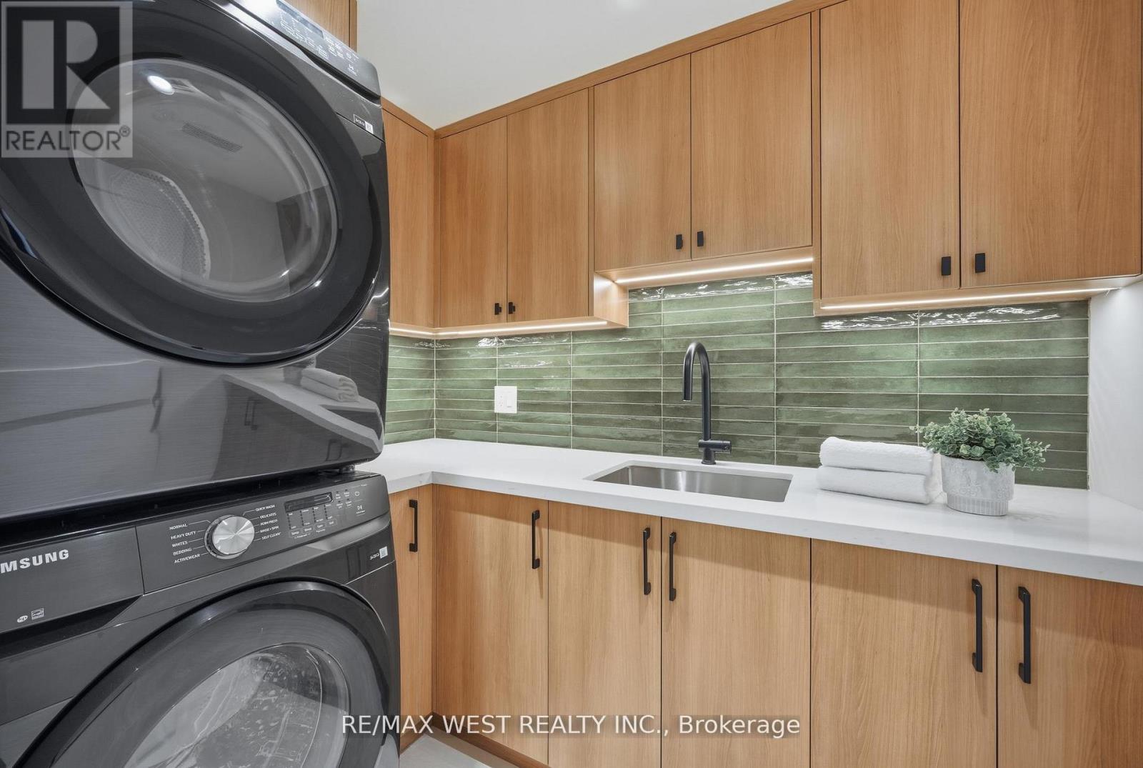 390 St Clarens Avenue, Toronto, Ontario  M6H 3W3 - Photo 37 - C12850086