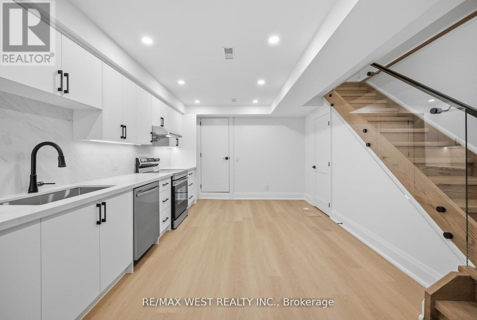 390 St Clarens Avenue, Toronto, Ontario  M6H 3W3 - Photo 38 - C12850086