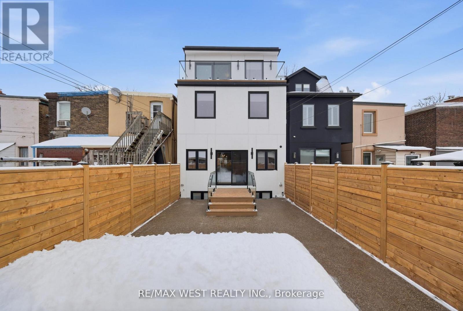 390 St Clarens Avenue, Toronto, Ontario  M6H 3W3 - Photo 47 - C12850086