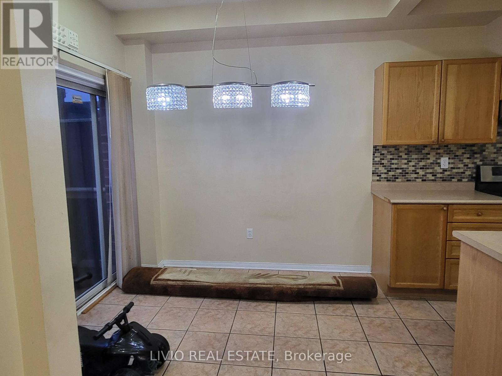 14 Pennyroyal Crescent, Brampton, Ontario  L6S 6J8 - Photo 12 - W12855502