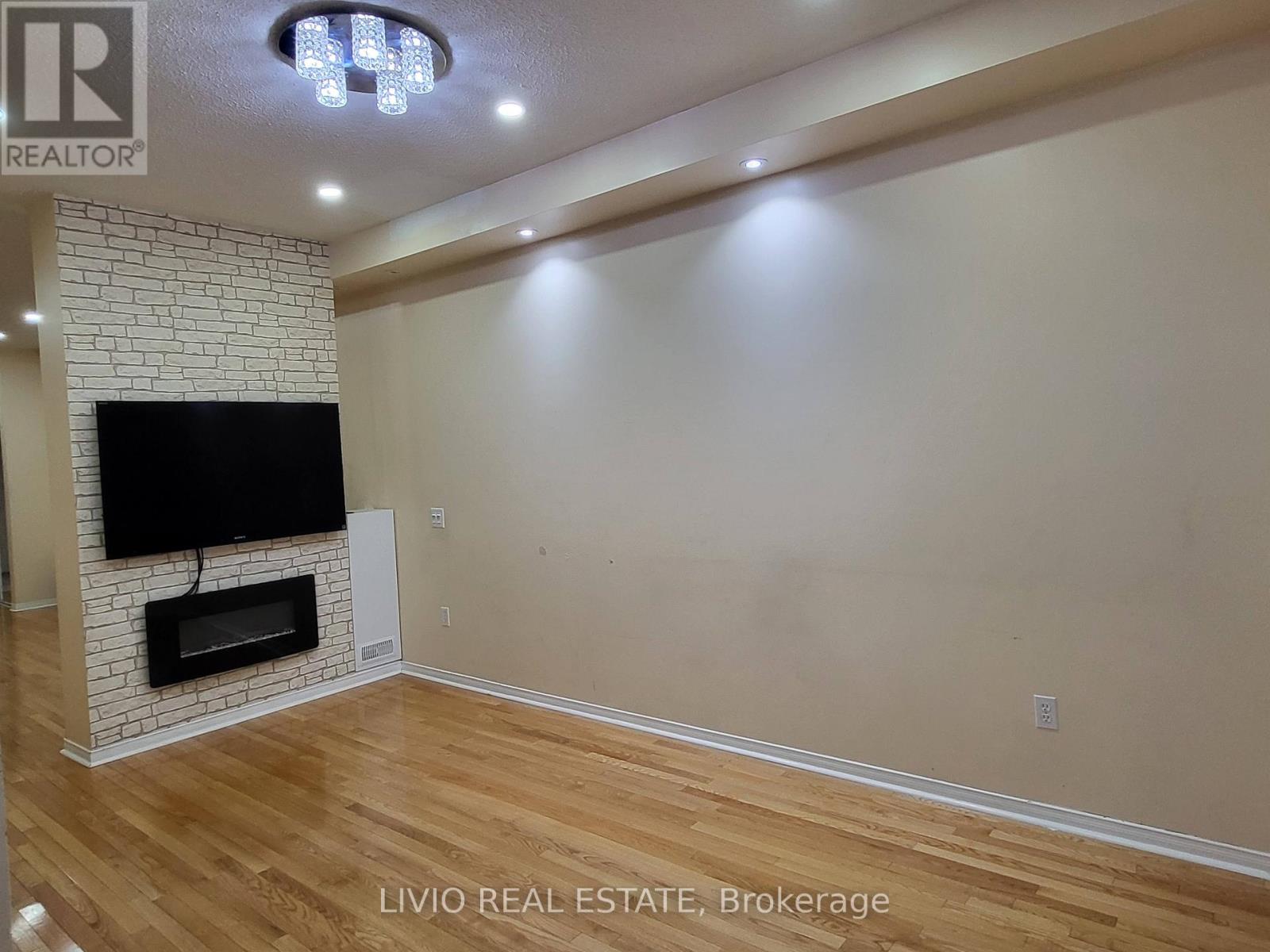 14 Pennyroyal Crescent, Brampton, Ontario  L6S 6J8 - Photo 6 - W12855502