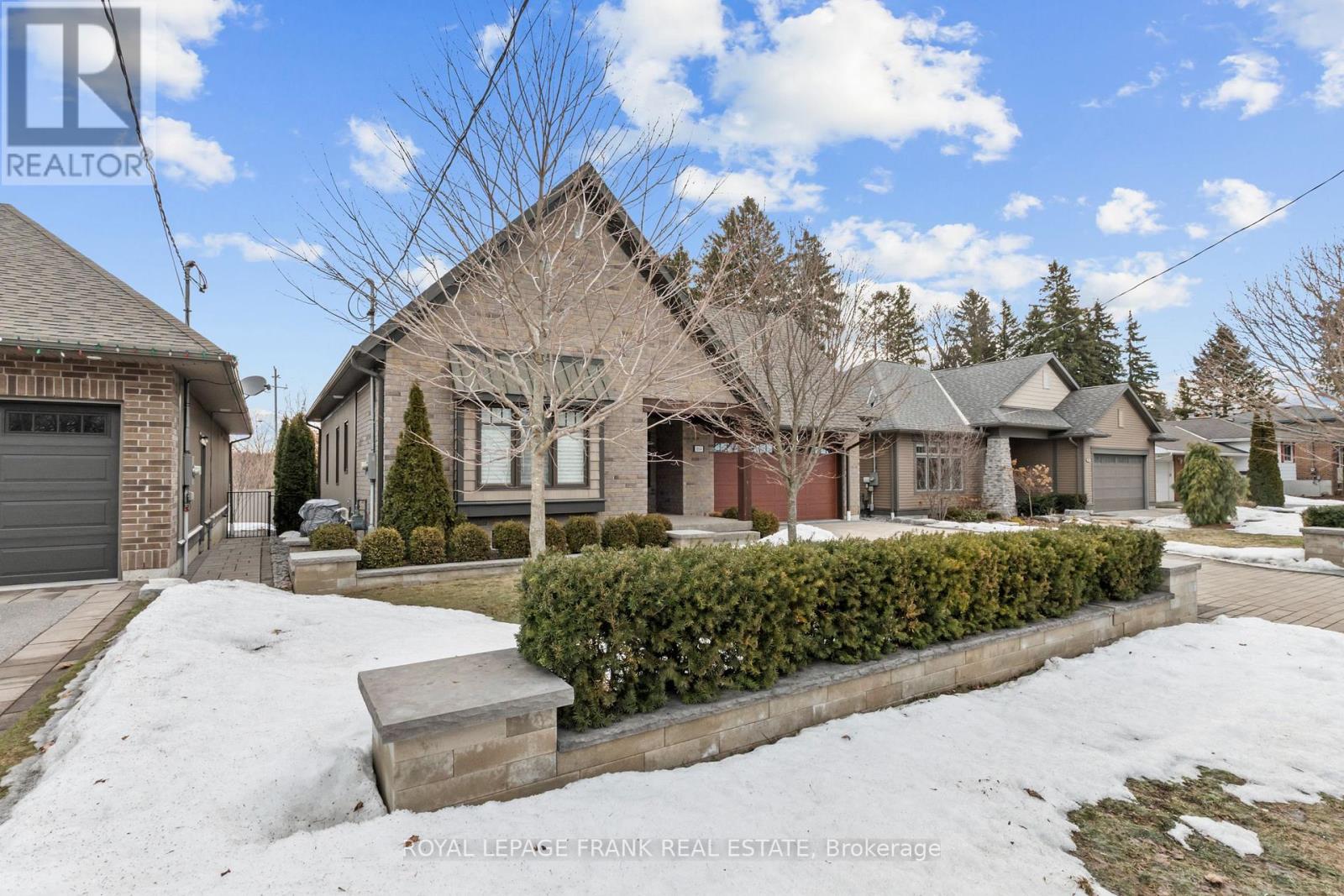 864 BURNHAM STREET, Cobourg, Ontario