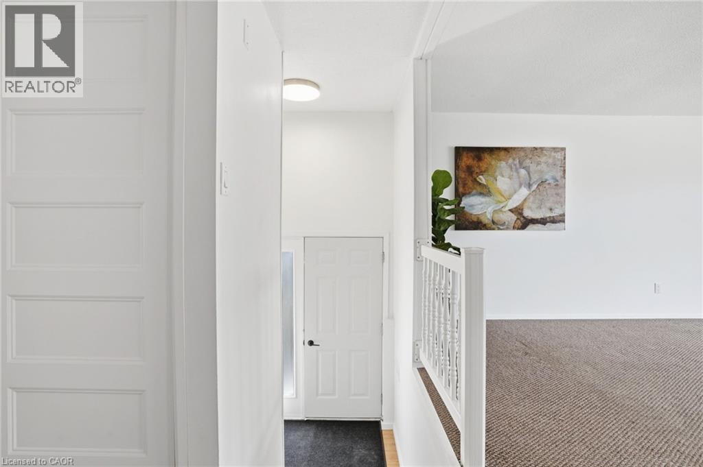 7 Calcott Court, Thorold, Ontario  L2V 4J9 - Photo 4 - 40811100