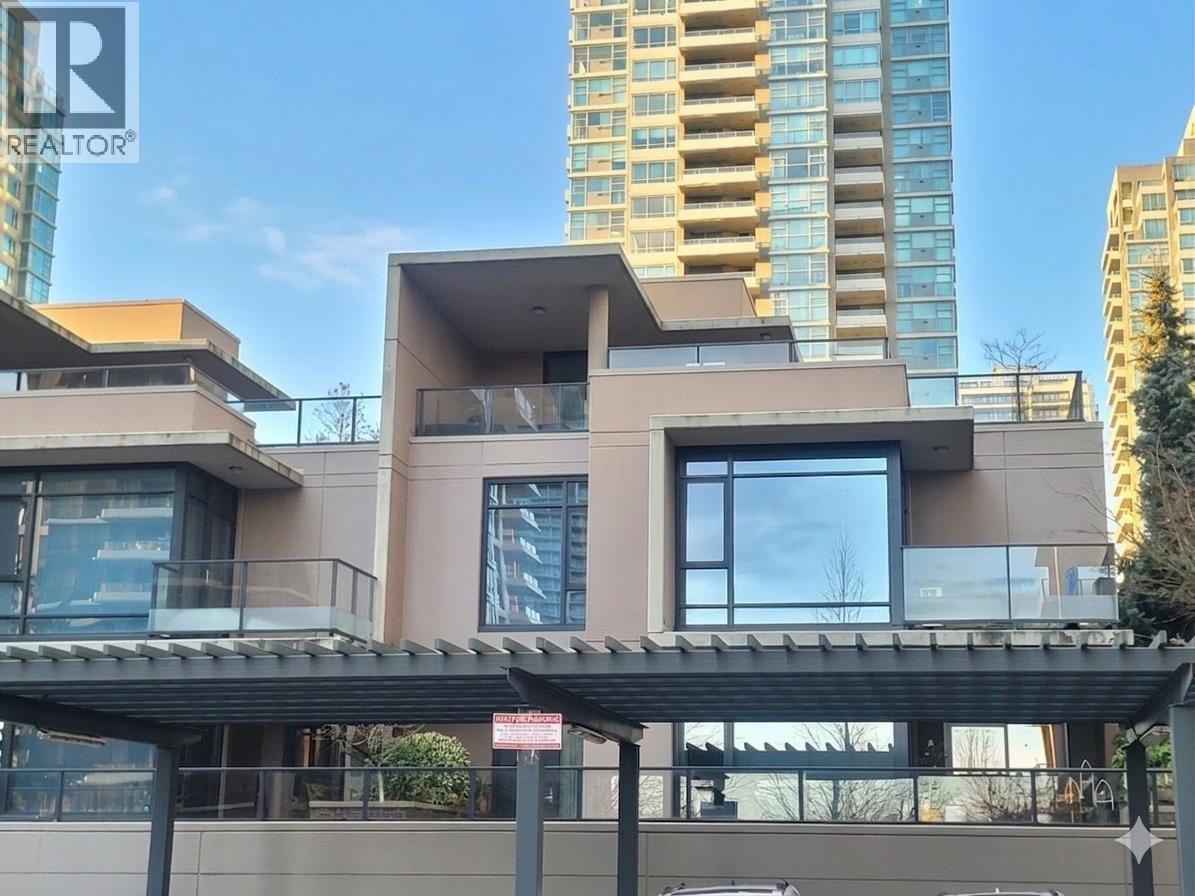 Th2 2077 Rosser Avenue, Burnaby, British Columbia  V5C 0G6 - Photo 1 - R3094936