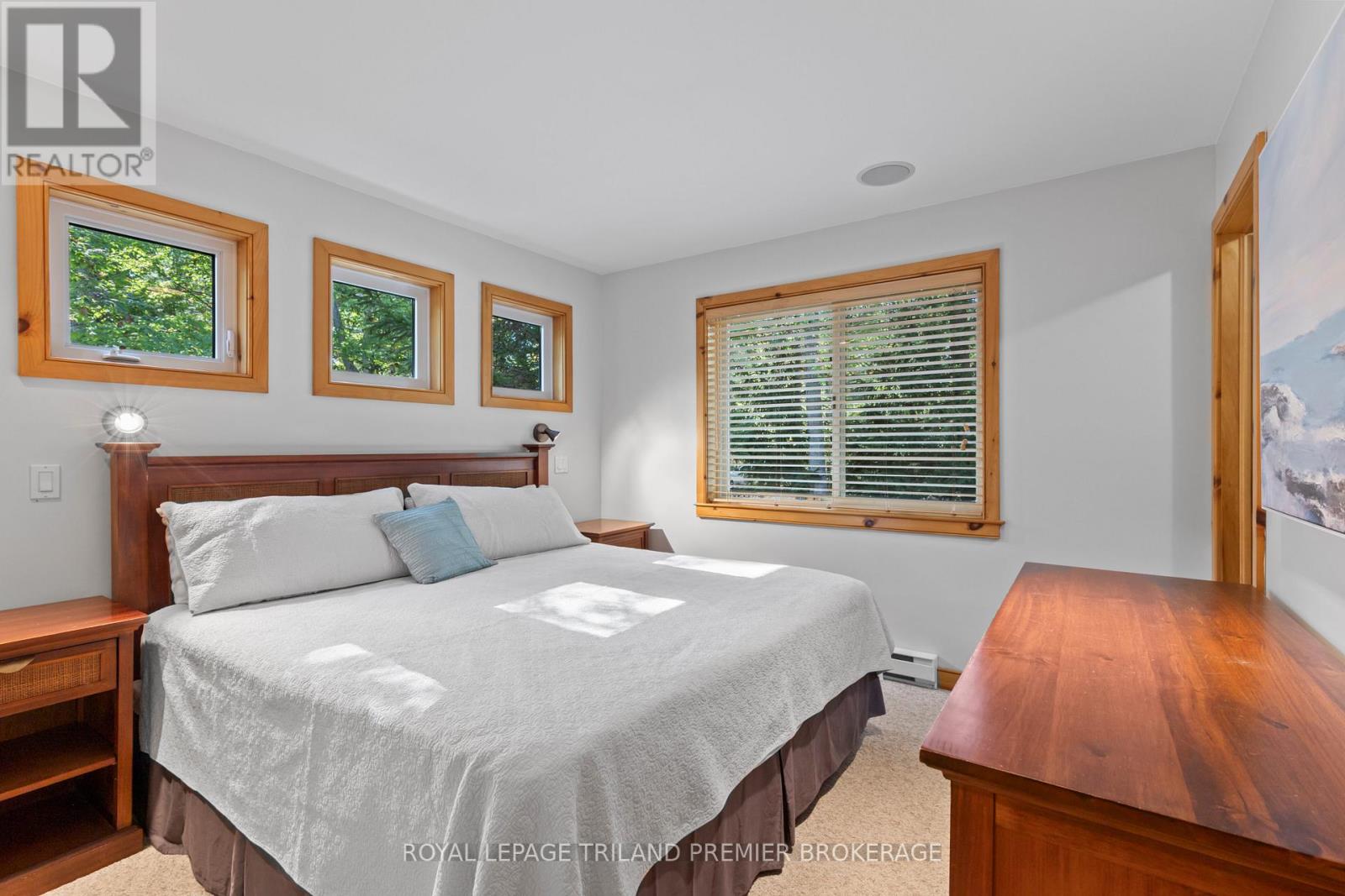 10300 Beach O'pines Road, Lambton Shores, Ontario  N0M 1T0 - Photo 16 - X12866916