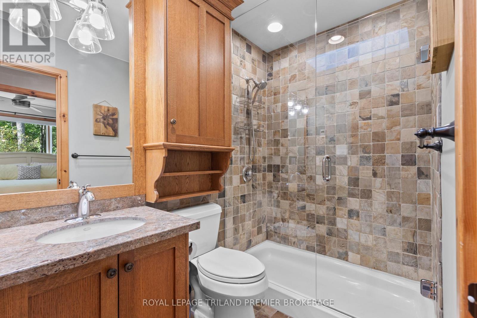 10300 Beach O'pines Road, Lambton Shores, Ontario  N0M 1T0 - Photo 21 - X12866916