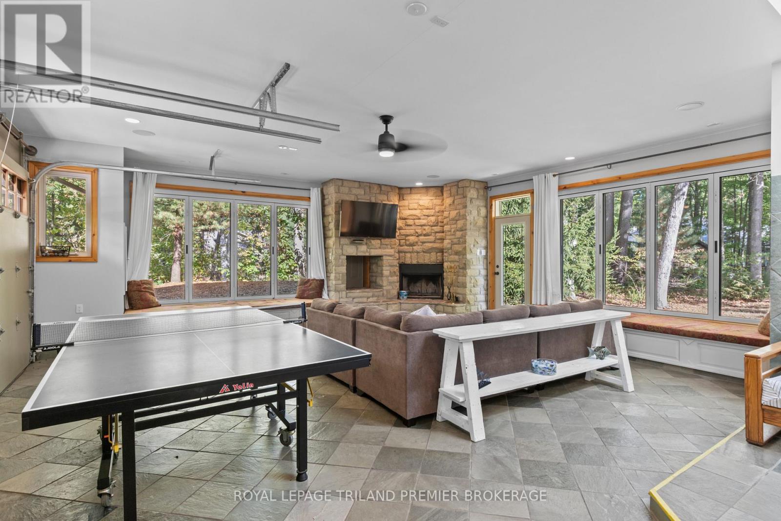 10300 Beach O'pines Road, Lambton Shores, Ontario  N0M 1T0 - Photo 23 - X12866916