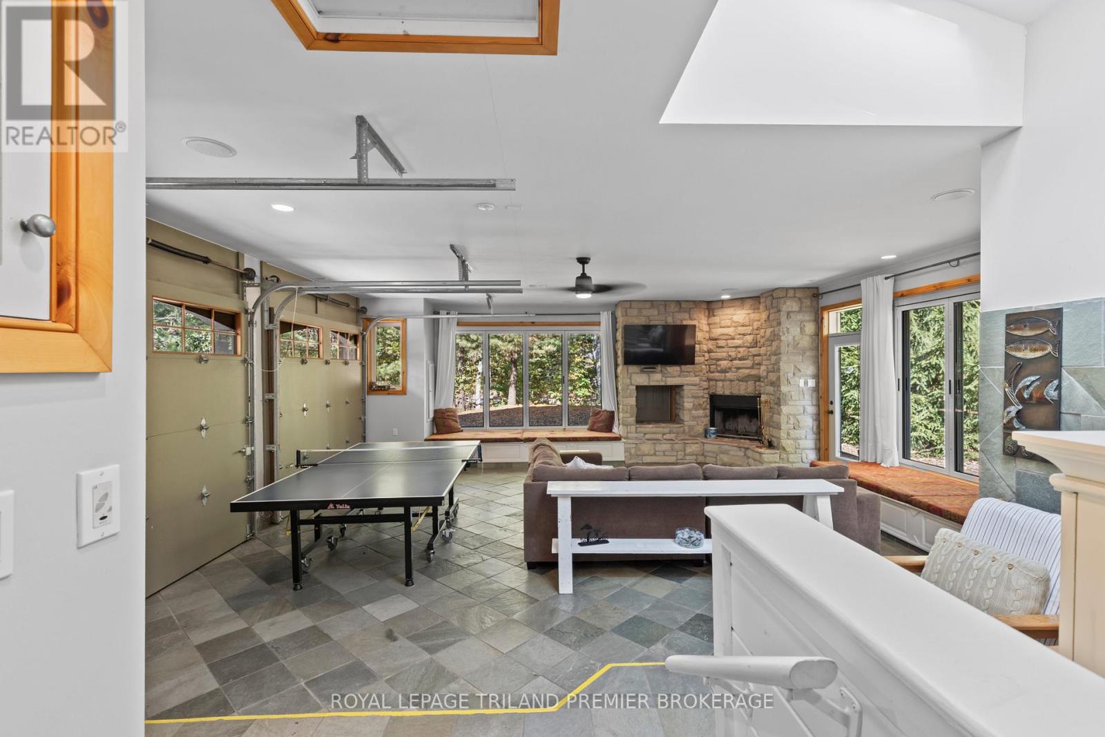 10300 Beach O'pines Road, Lambton Shores, Ontario  N0M 1T0 - Photo 24 - X12866916