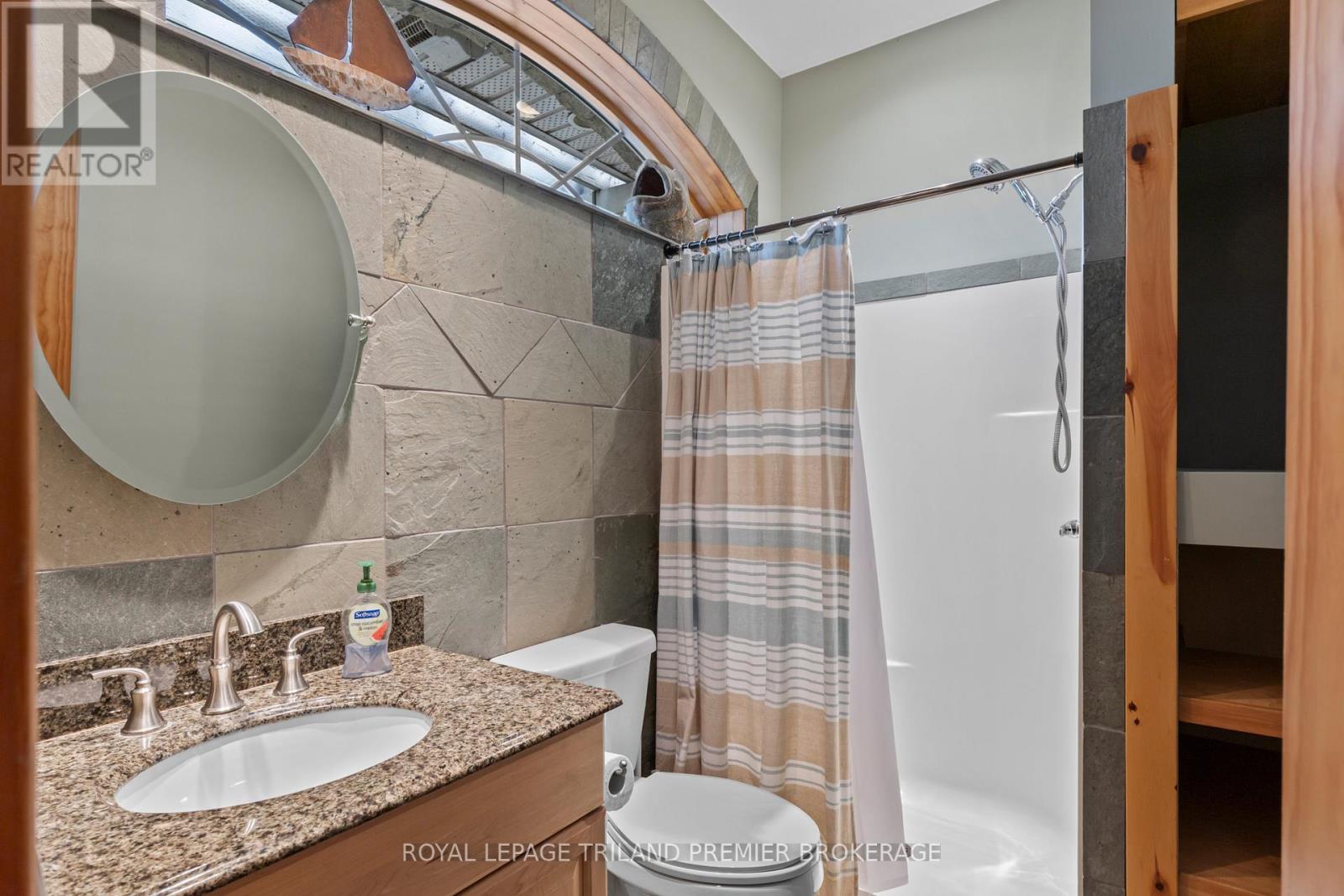 10300 Beach O'pines Road, Lambton Shores, Ontario  N0M 1T0 - Photo 27 - X12866916