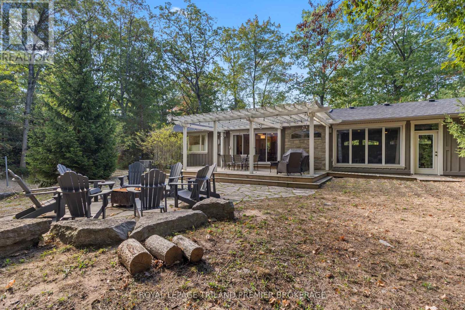 10300 Beach O'pines Road, Lambton Shores, Ontario  N0M 1T0 - Photo 32 - X12866916