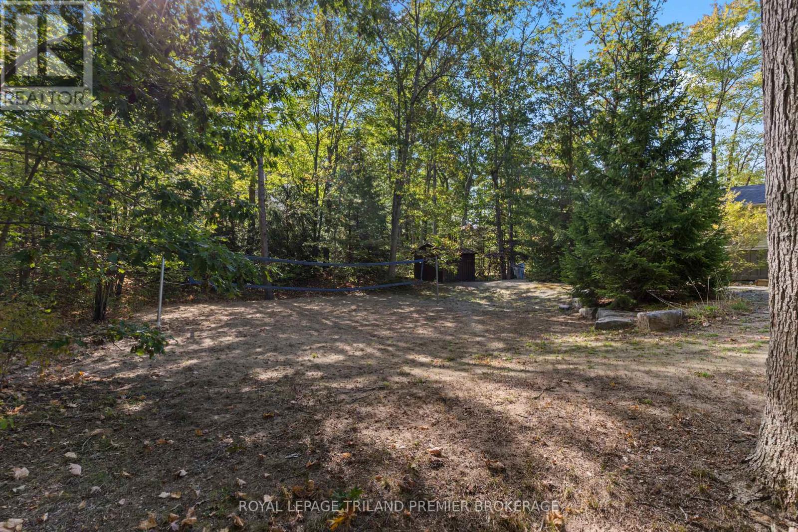 10300 Beach O'pines Road, Lambton Shores, Ontario  N0M 1T0 - Photo 34 - X12866916