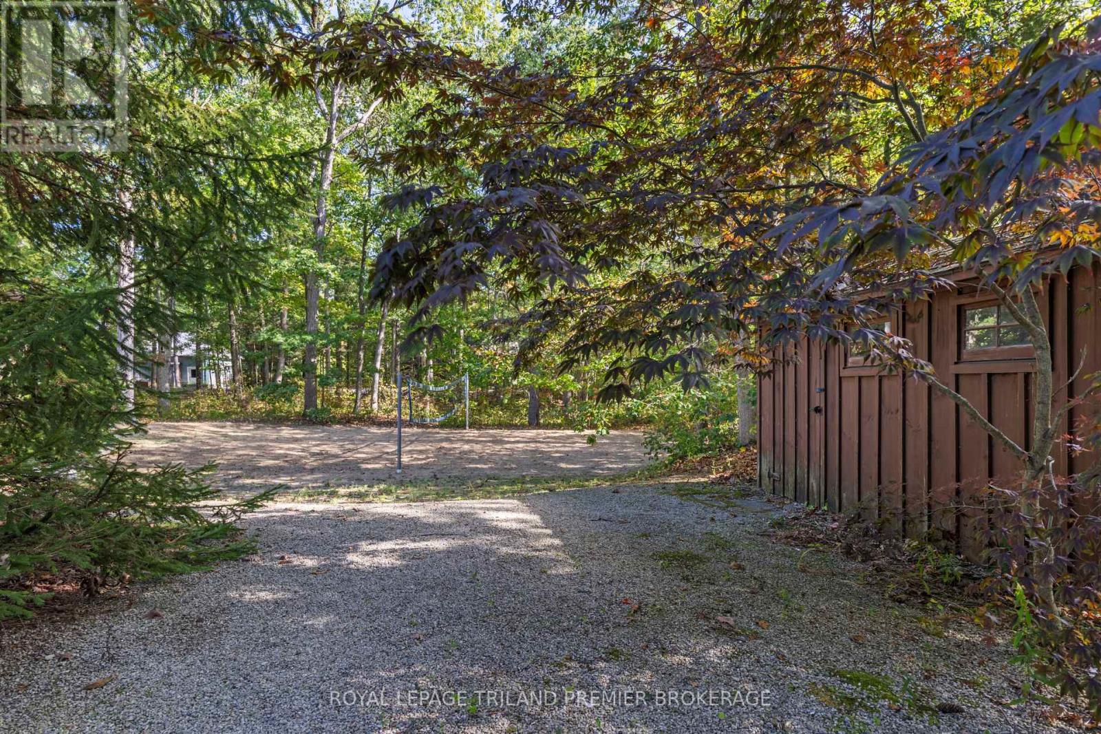 10300 Beach O'pines Road, Lambton Shores, Ontario  N0M 1T0 - Photo 35 - X12866916
