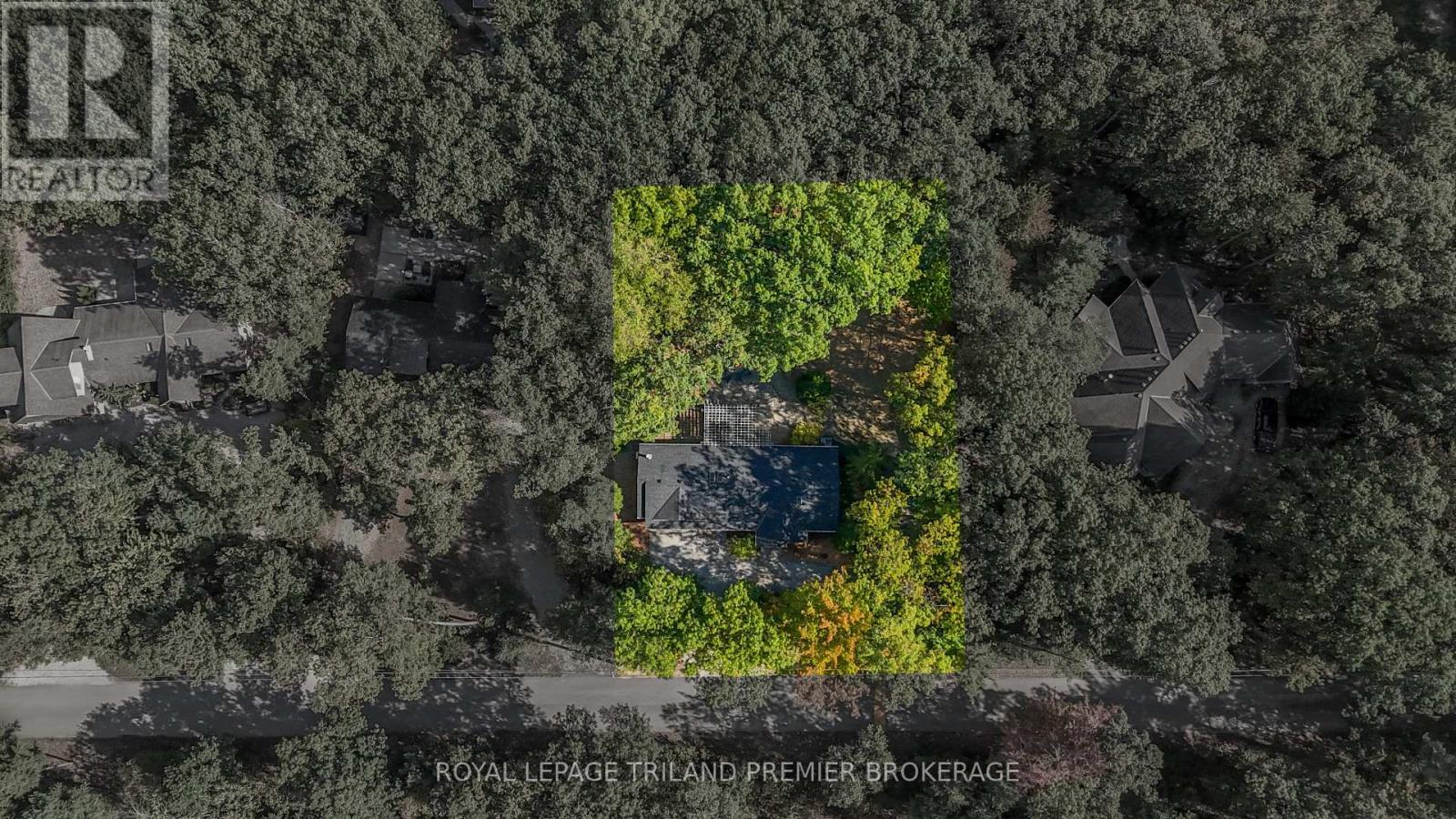 10300 Beach O'pines Road, Lambton Shores, Ontario  N0M 1T0 - Photo 36 - X12866916