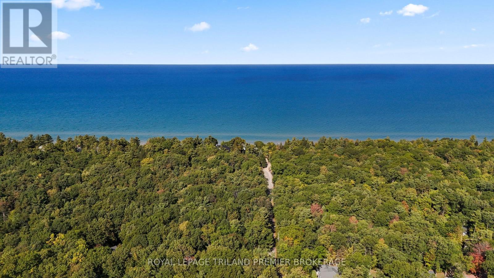 10300 Beach O'pines Road, Lambton Shores, Ontario  N0M 1T0 - Photo 38 - X12866916