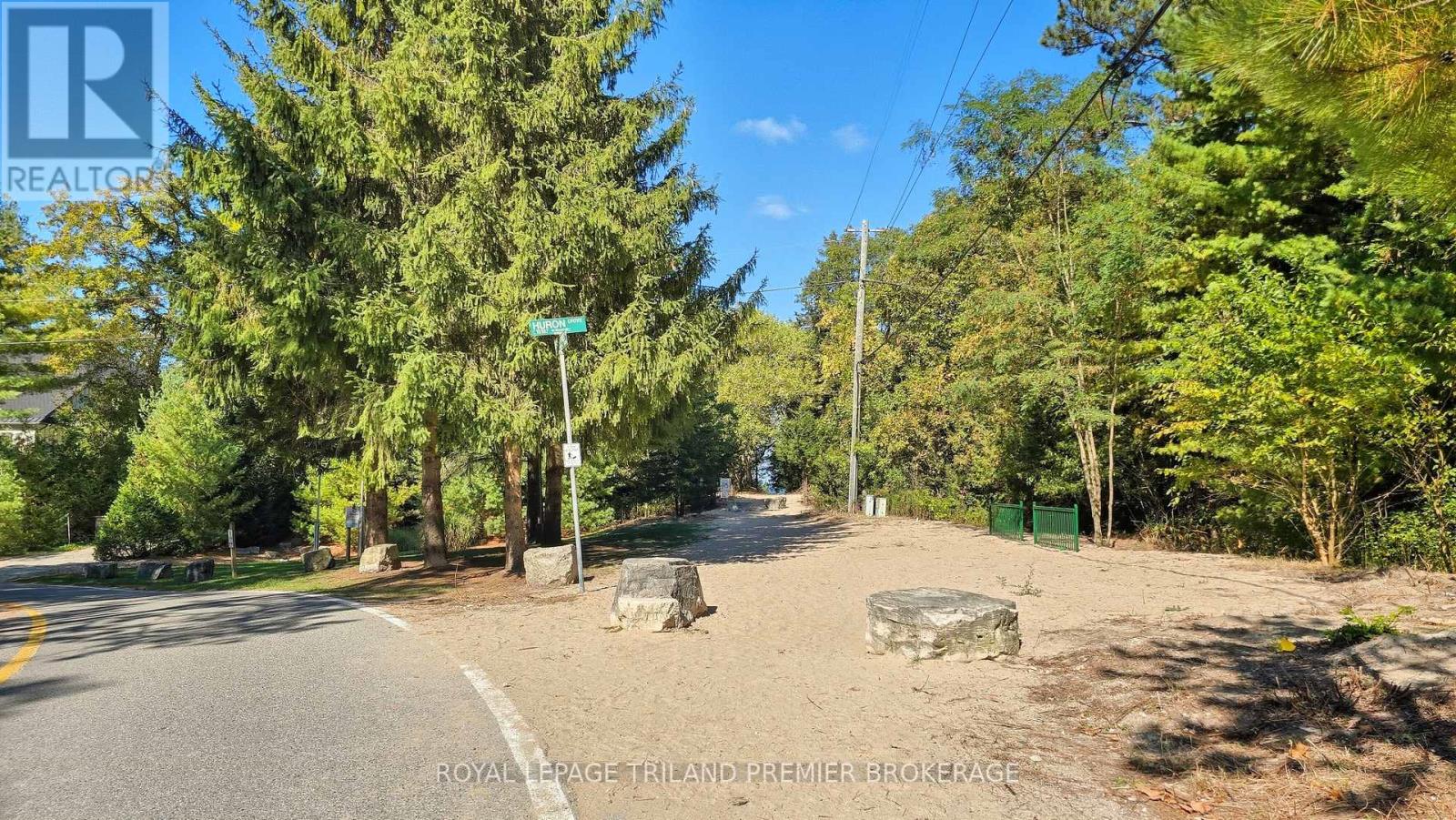 10300 Beach O'pines Road, Lambton Shores, Ontario  N0M 1T0 - Photo 39 - X12866916