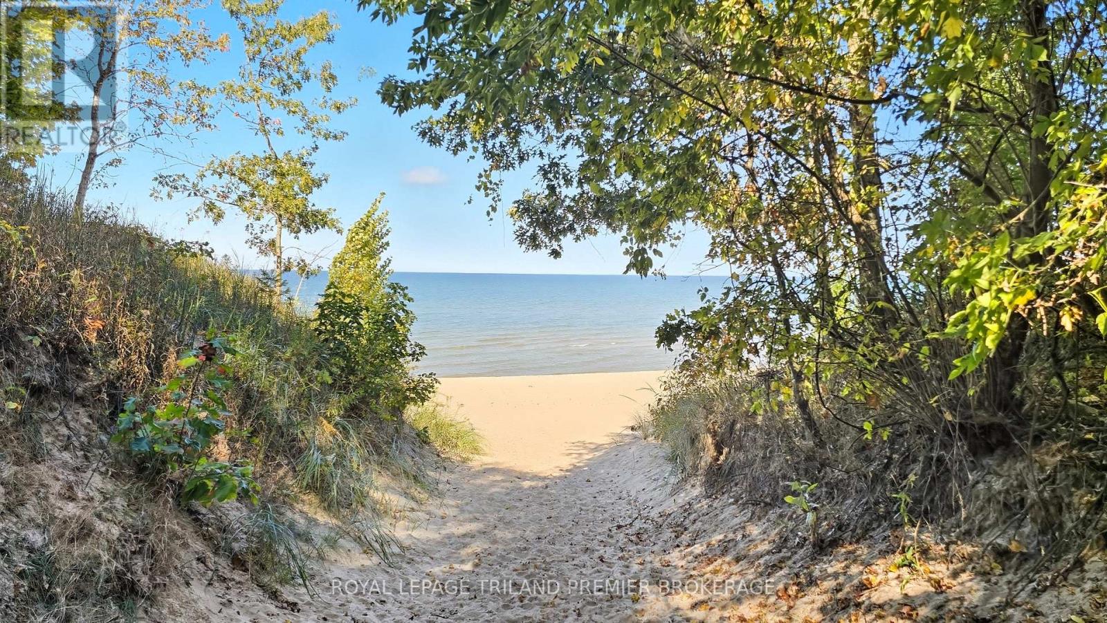 10300 Beach O'pines Road, Lambton Shores, Ontario  N0M 1T0 - Photo 42 - X12866916