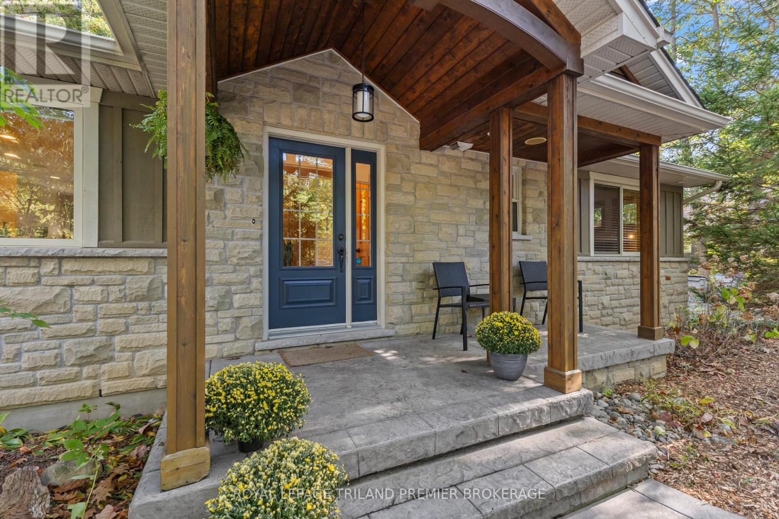 10300 Beach O'pines Road, Lambton Shores, Ontario  N0M 1T0 - Photo 45 - X12866916