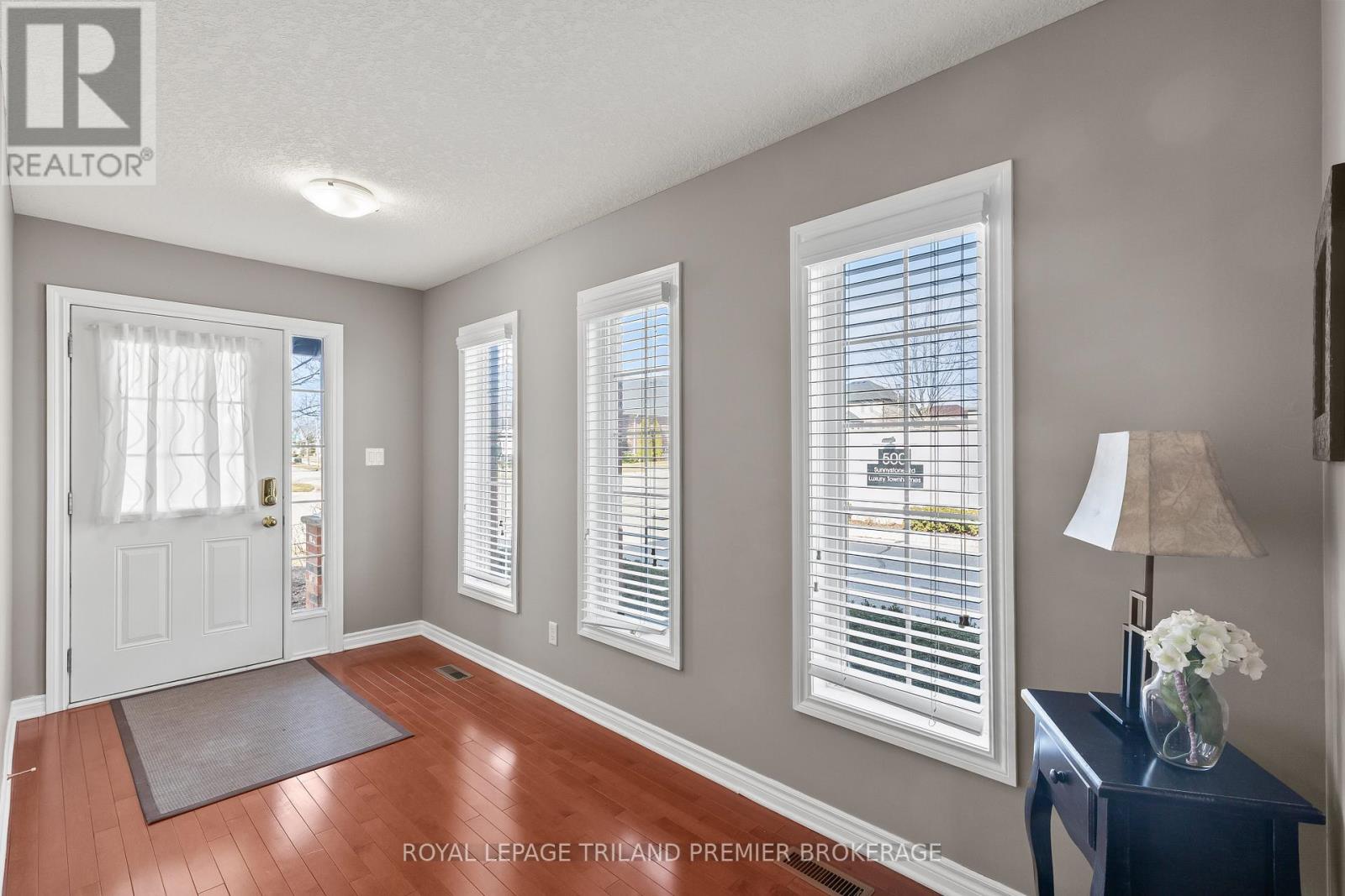 492 Sunnystone Road, London North, Ontario  N5X 4R5 - Photo 3 - X12866990