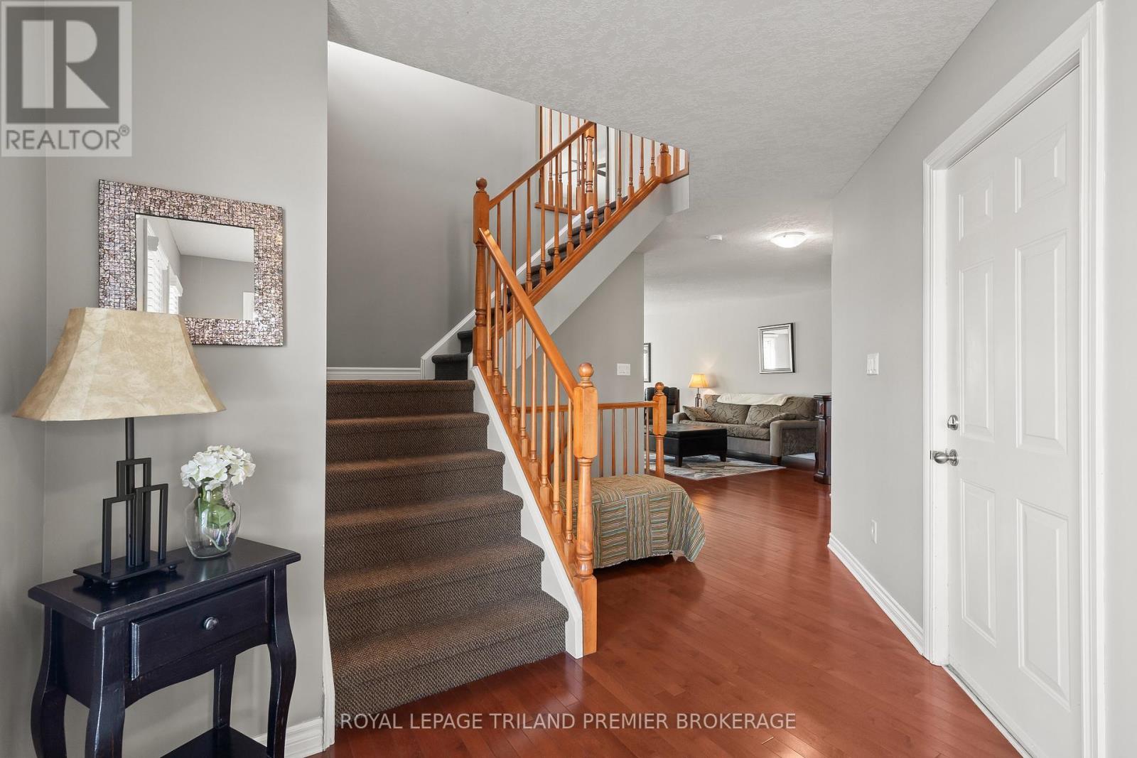 492 Sunnystone Road, London North, Ontario  N5X 4R5 - Photo 4 - X12866990