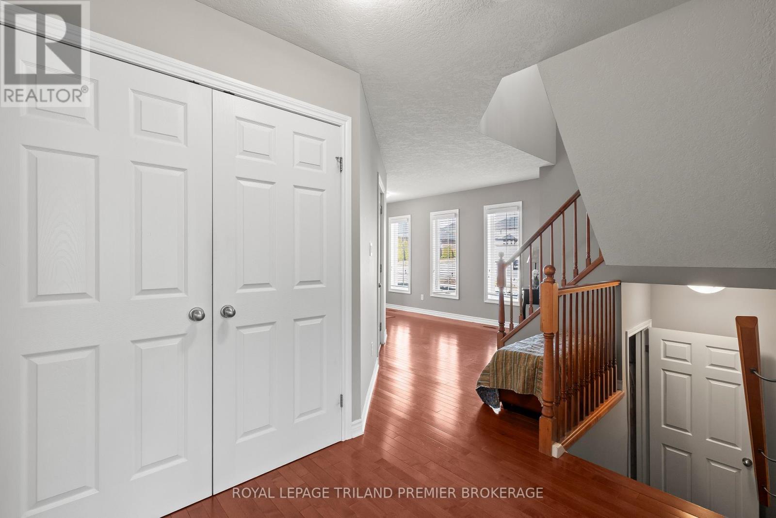 492 Sunnystone Road, London North, Ontario  N5X 4R5 - Photo 5 - X12866990