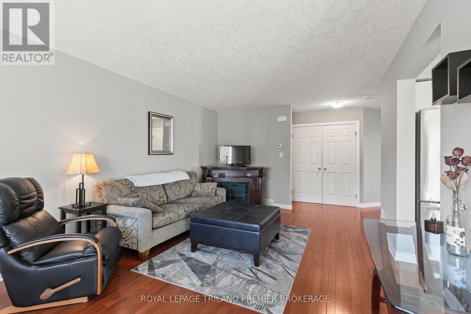 492 Sunnystone Road, London North, Ontario  N5X 4R5 - Photo 7 - X12866990