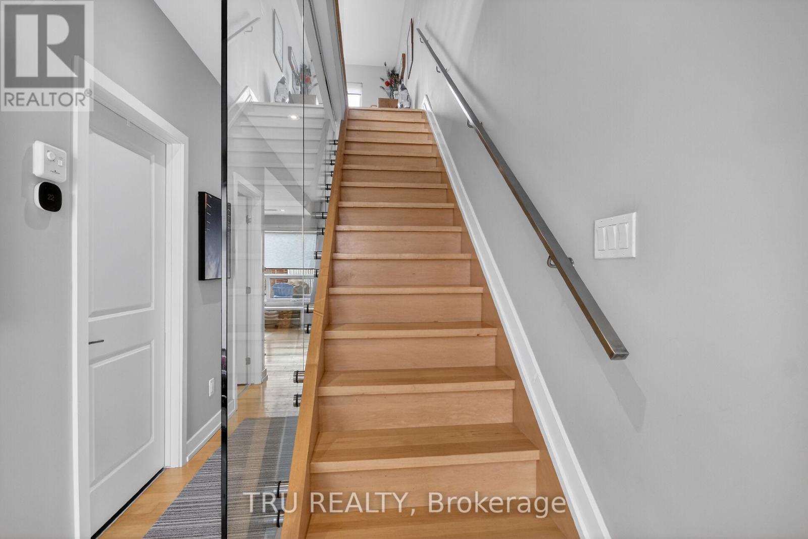 68 Stonehurst Avenue, Ottawa, Ontario  K1Y 1R5 - Photo 6 - X12866914