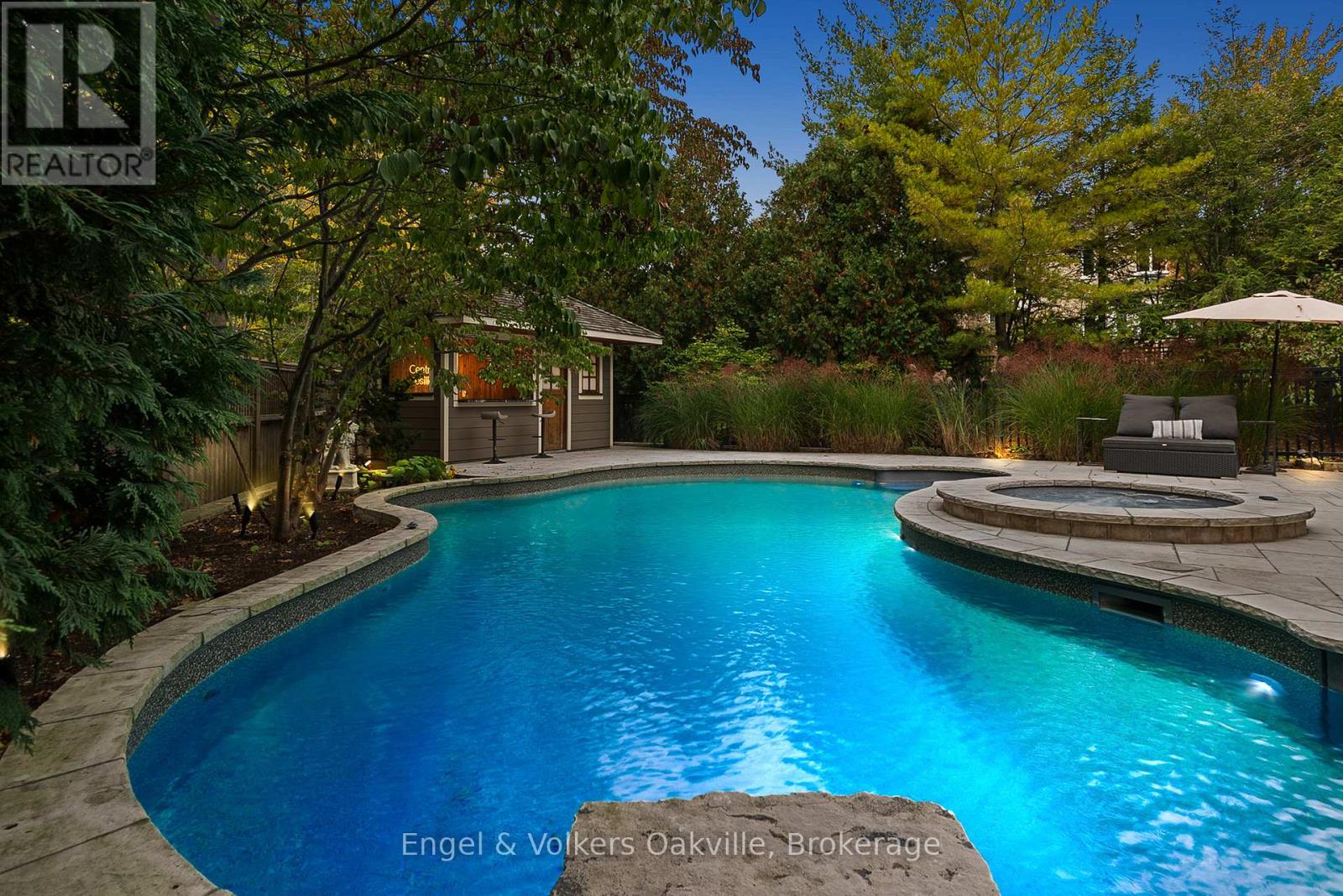 493 Berkley Court, Oakville, Ontario  L6H 6Y9 - Photo 3 - W12866960