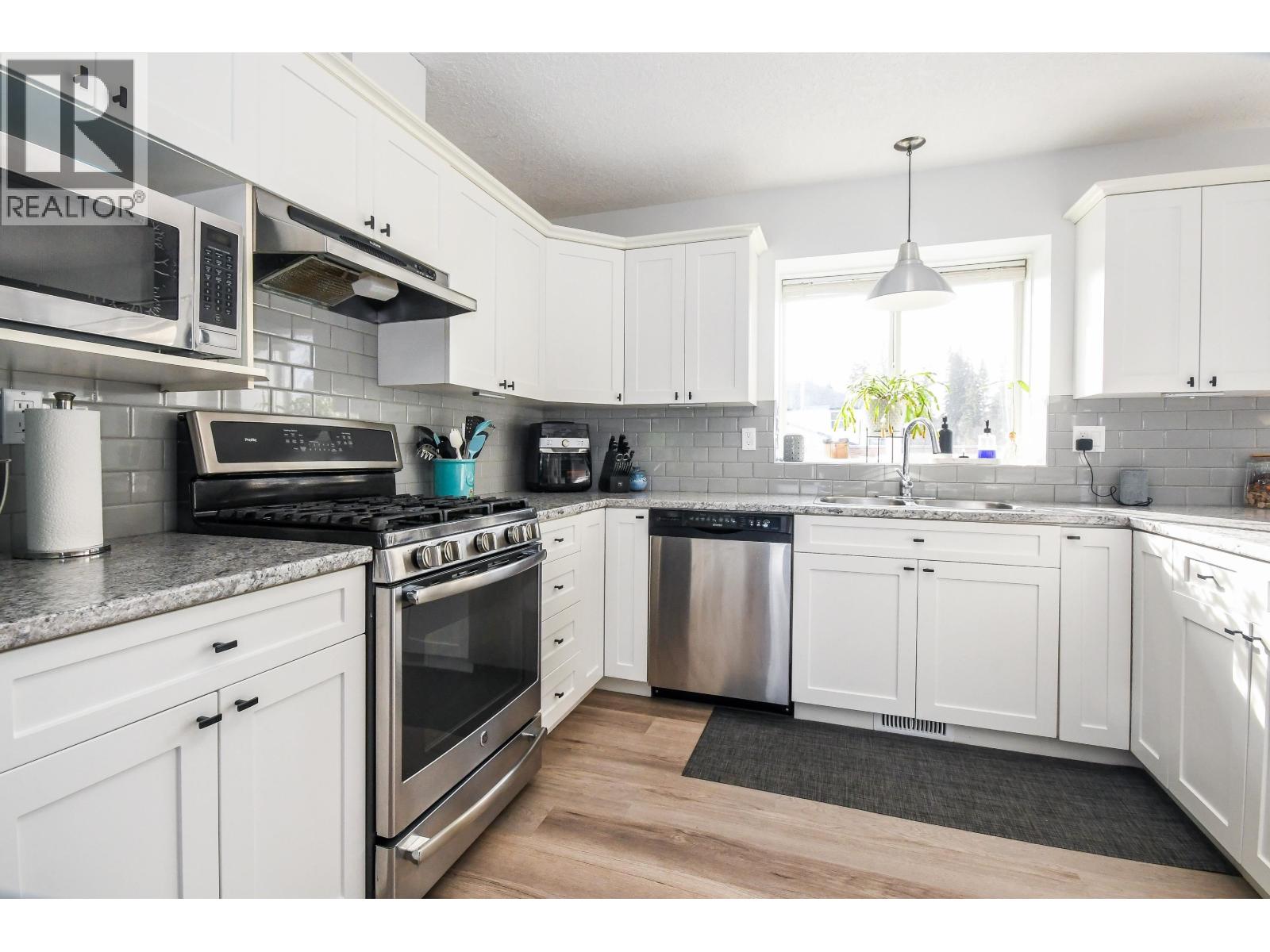 5656 Bearspaw Crescent, Prince George, British Columbia  V2N 6P7 - Photo 2 - R3098083