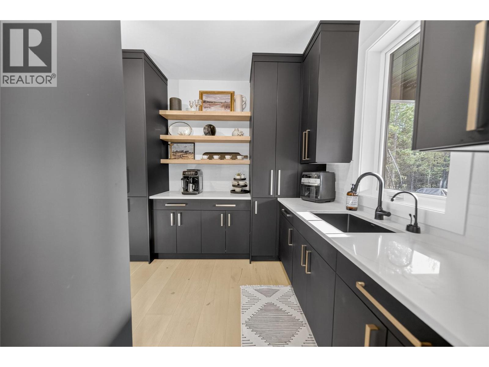 1323 Mcdonald Road, Cranbrook, British Columbia  V1C 6V9 - Photo 5 - 10378772