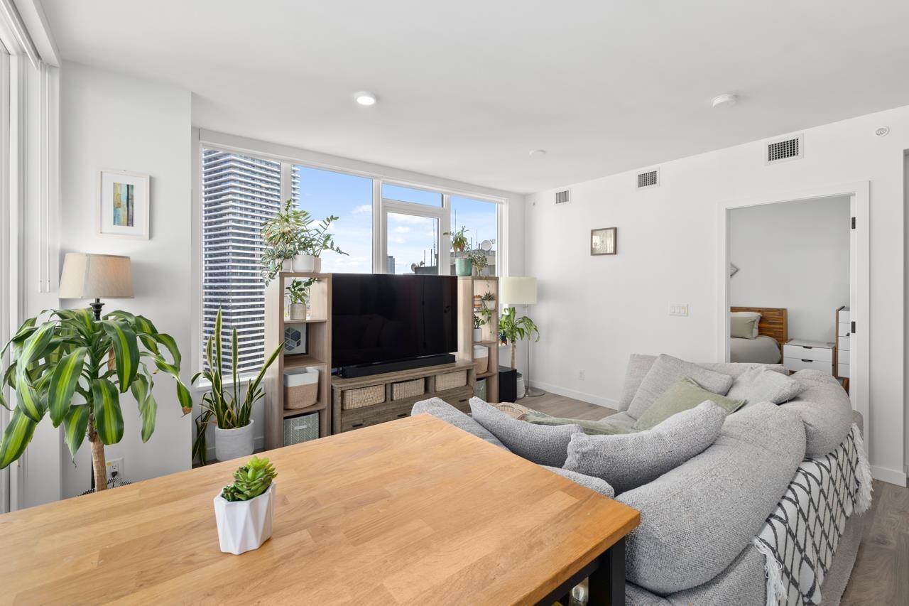 1604 10448 University Drive, Surrey, British Columbia  V3T 0S7 - Photo 10 - R3096853