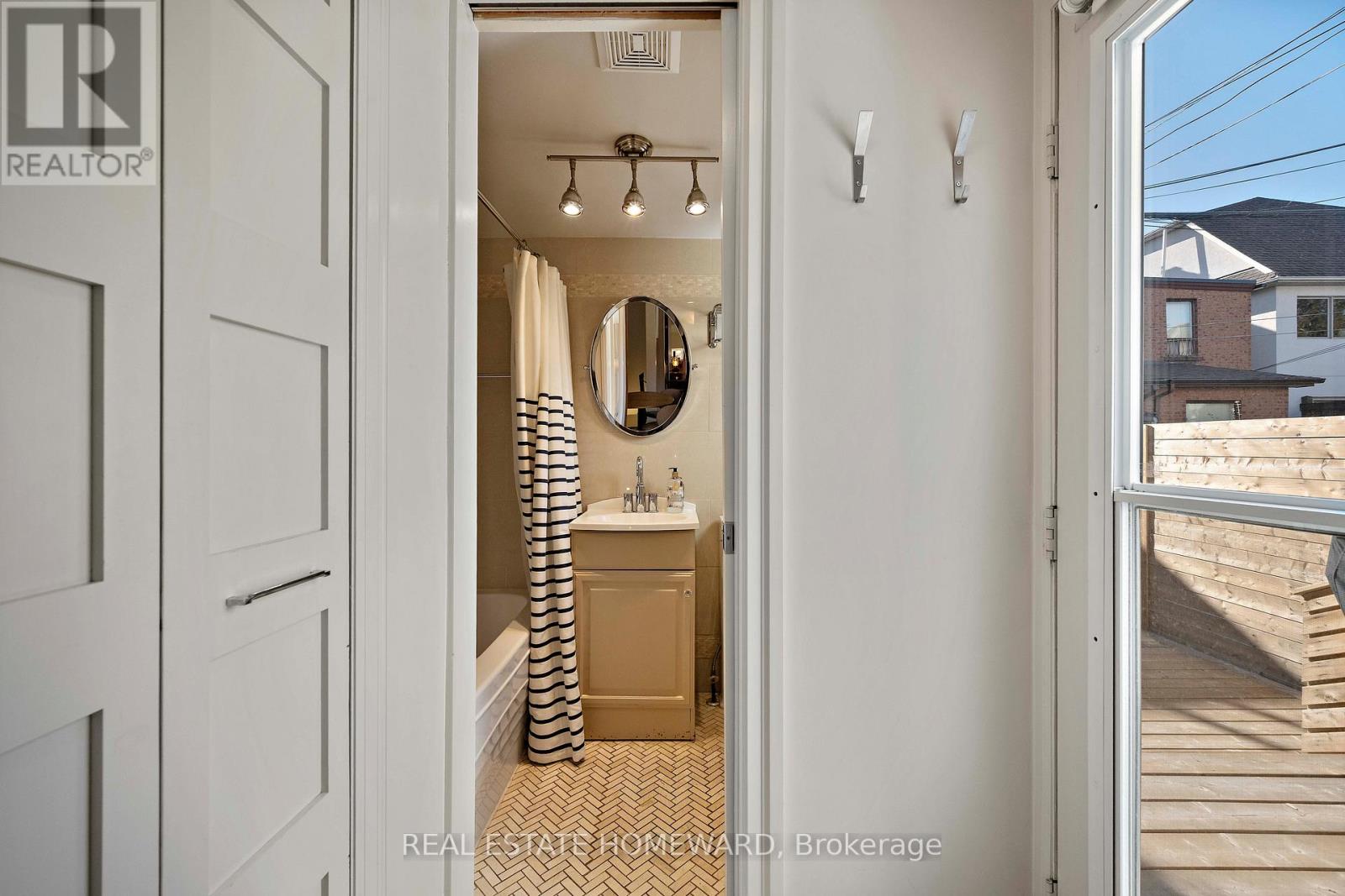 142 Bellwoods Avenue, Toronto, Ontario  M6J 2P4 - Photo 19 - C12866804