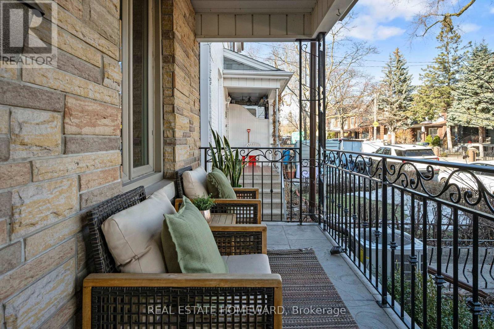 142 Bellwoods Avenue, Toronto, Ontario  M6J 2P4 - Photo 3 - C12866804