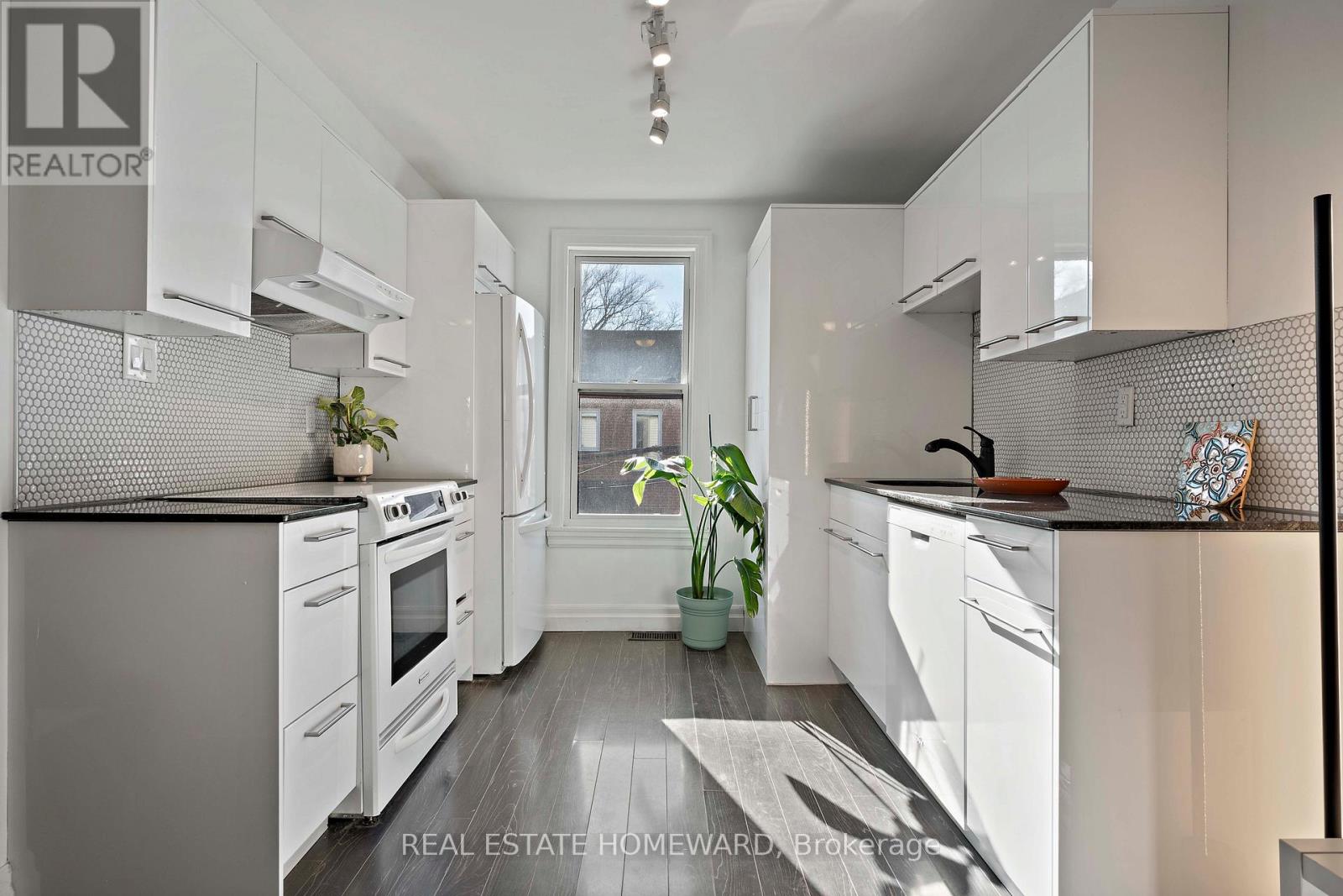 142 Bellwoods Avenue, Toronto, Ontario  M6J 2P4 - Photo 33 - C12866804