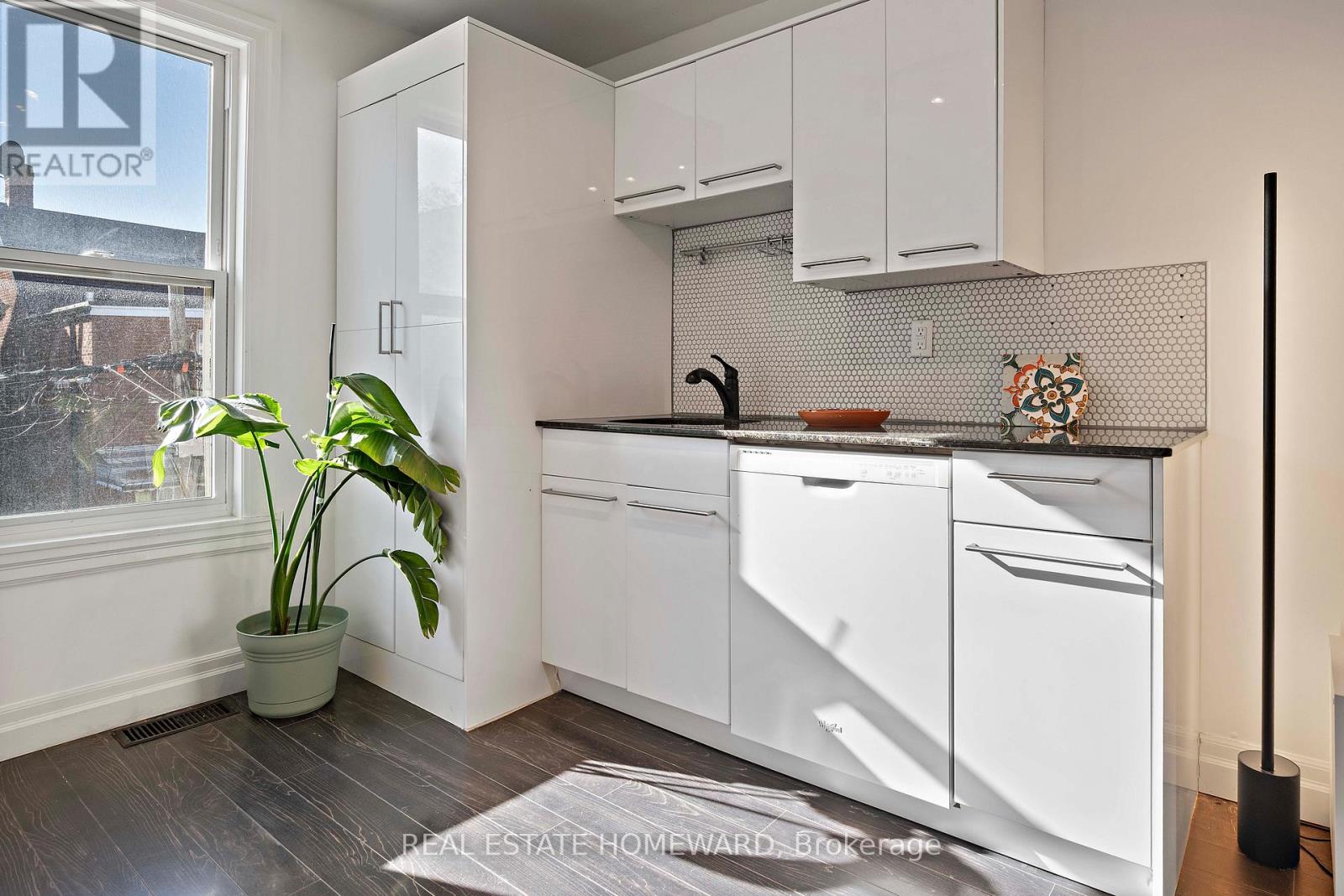 142 Bellwoods Avenue, Toronto, Ontario  M6J 2P4 - Photo 34 - C12866804