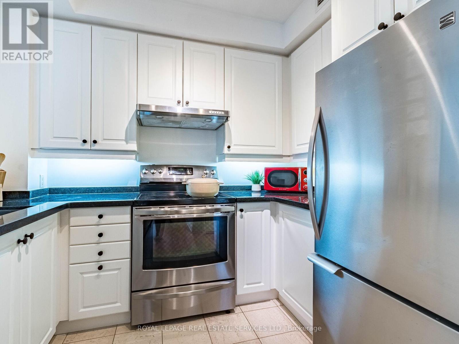 802 - 55 Bloor Street E, Toronto, Ontario  M4W 3W6 - Photo 6 - C12866648