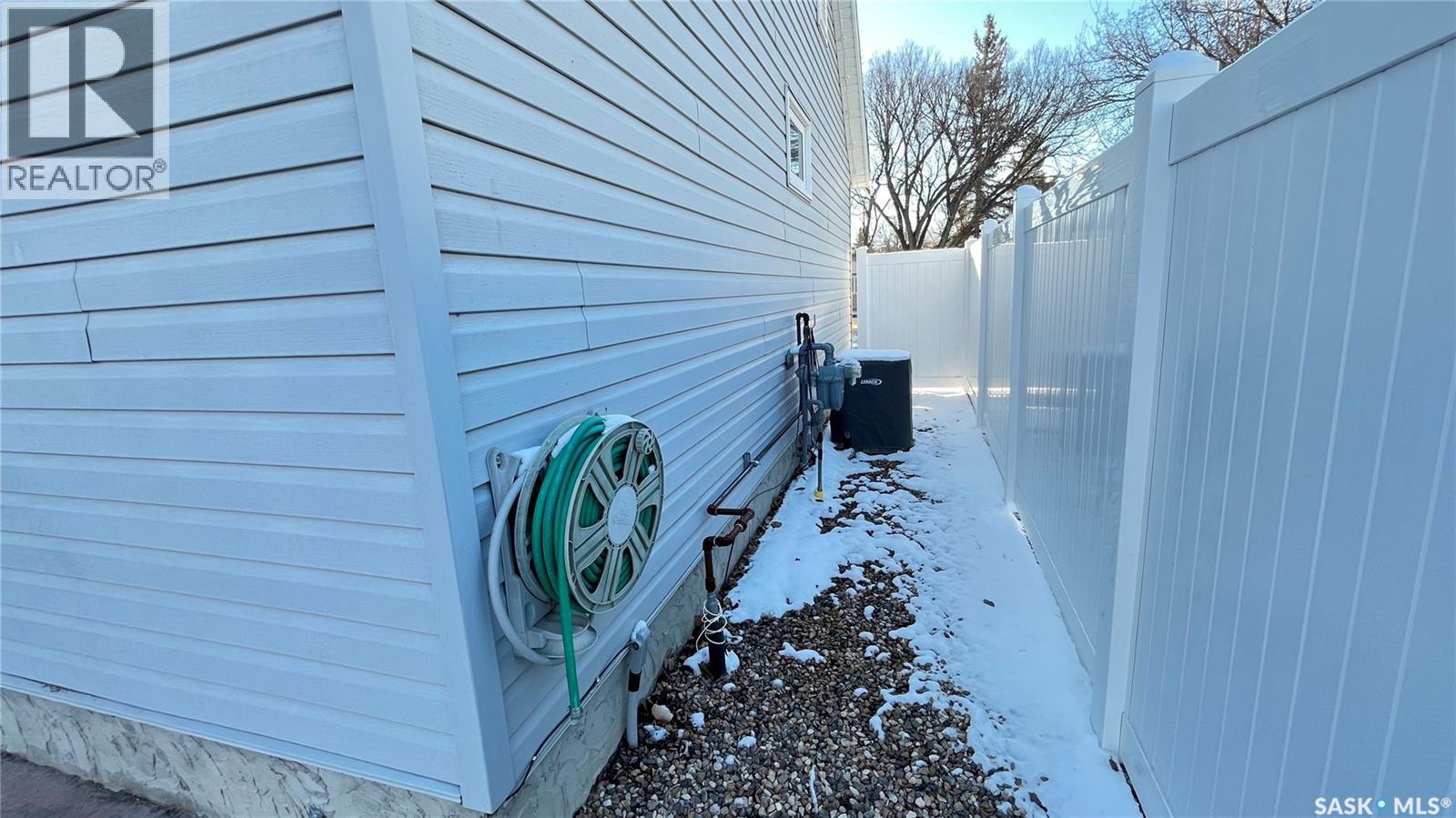 408 Herbert Street, Maple Creek, Saskatchewan  S0N 1N0 - Photo 3 - SK030093