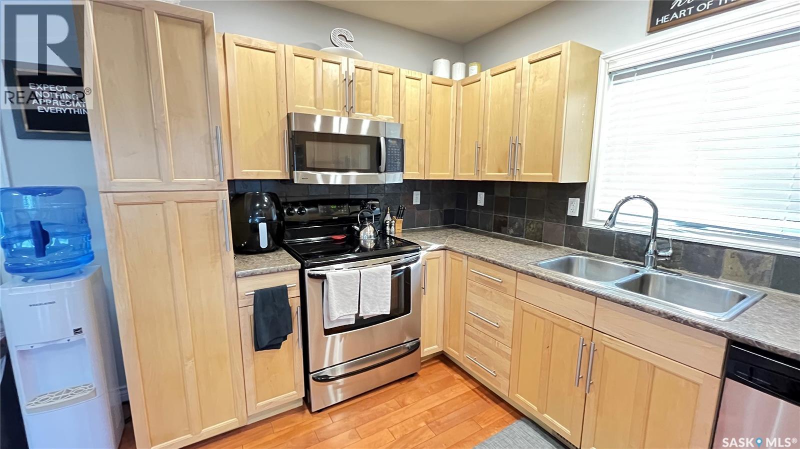 408 Herbert Street, Maple Creek, Saskatchewan  S0N 1N0 - Photo 8 - SK030093