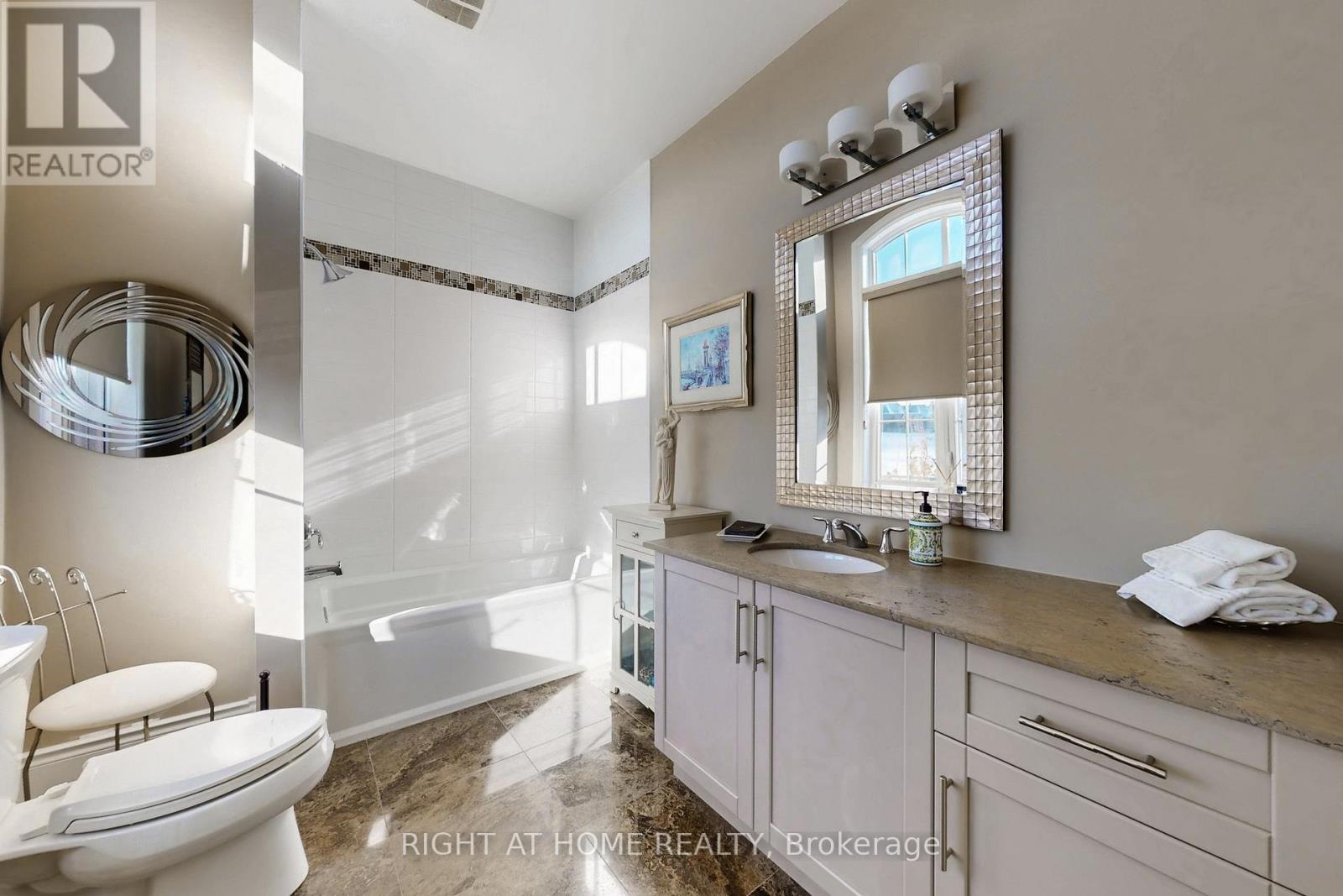 131 Robert Berry Crescent, King, Ontario  L7B 0M3 - Photo 32 - N12866756