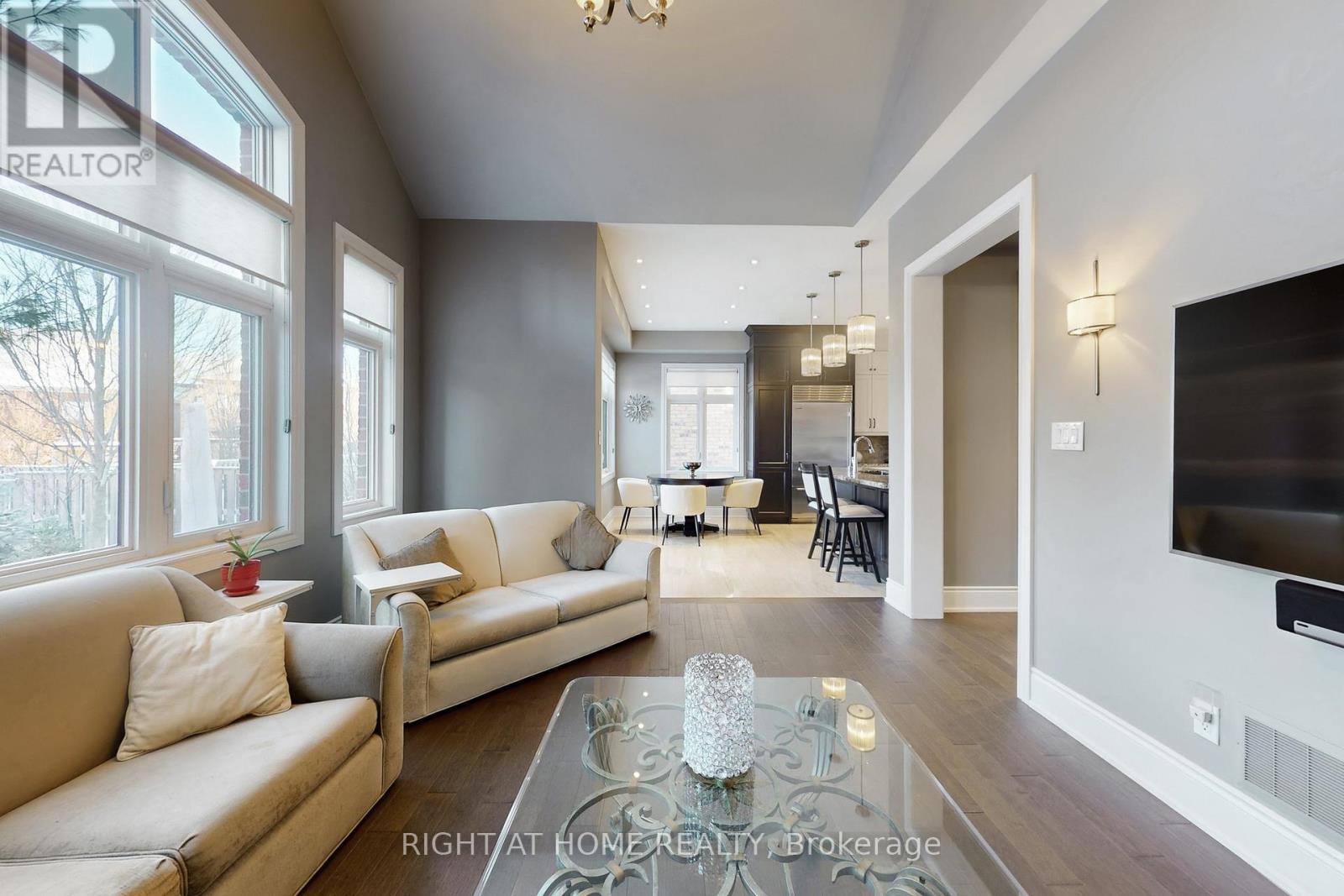 131 Robert Berry Crescent, King, Ontario  L7B 0M3 - Photo 4 - N12866756