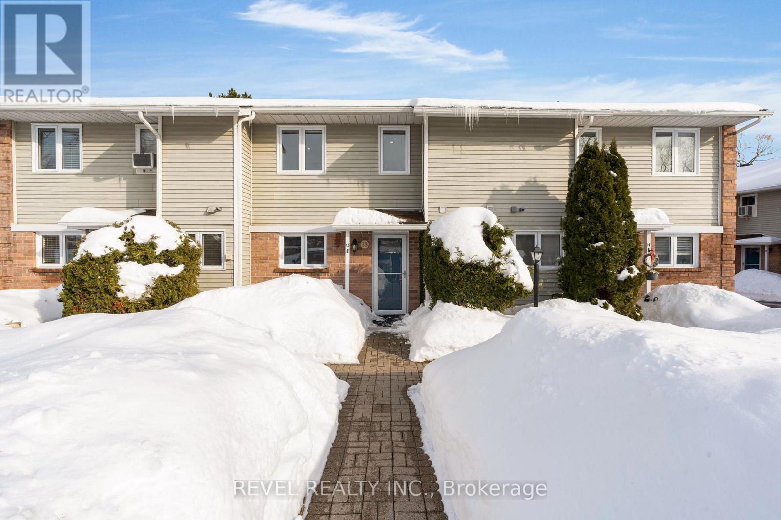 Wasaga Beach Row / Townhouse for sale: 3 bedroom 1,200 sq.ft. (Listed 2026-03-19)