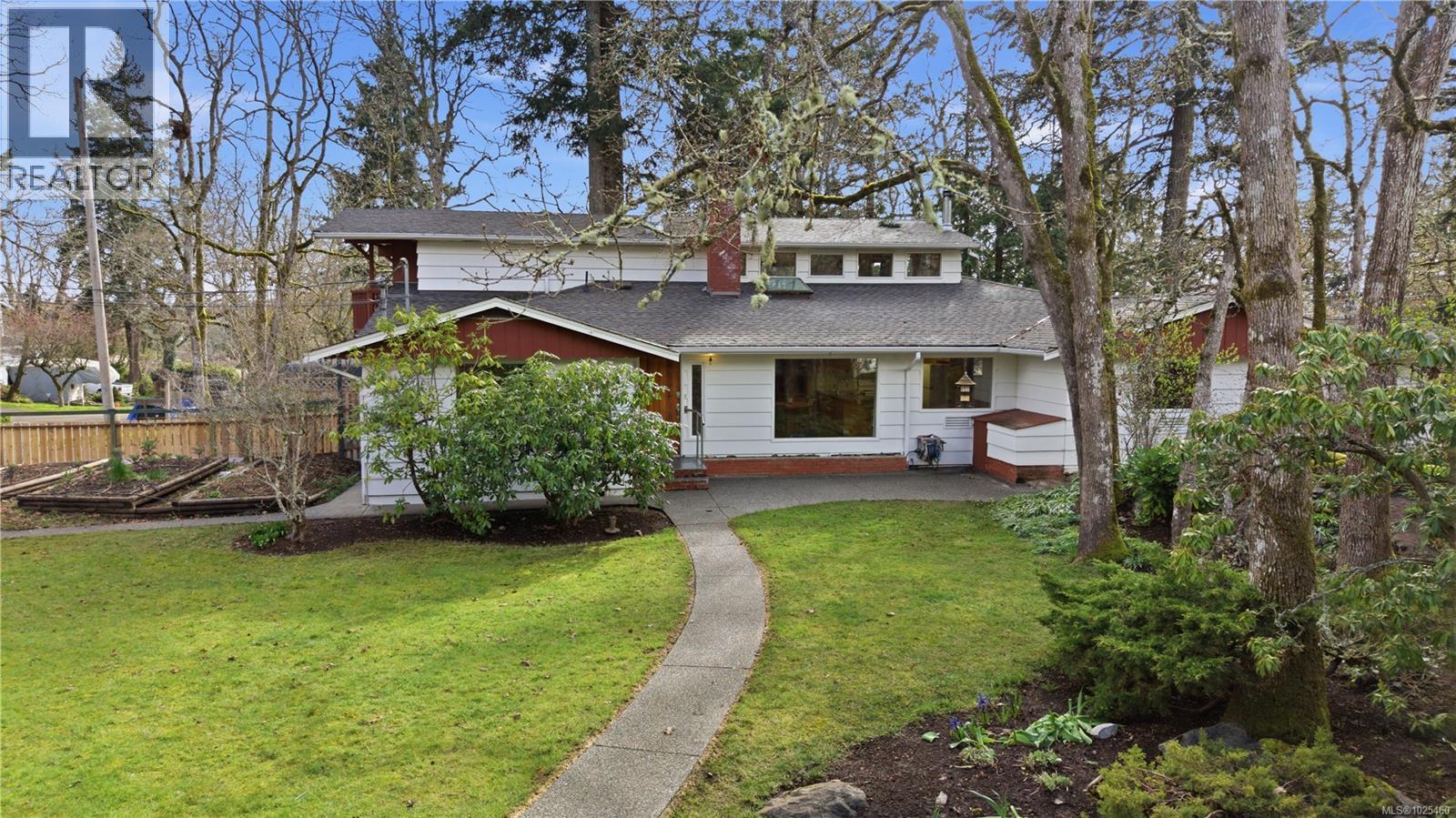 350 Benjamin Rd, Saanich, British Columbia