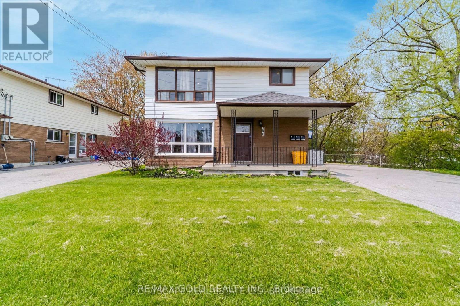 580 Gibb Street, Oshawa, Ontario  L1J 1Z5 - Photo 2 - E12859428