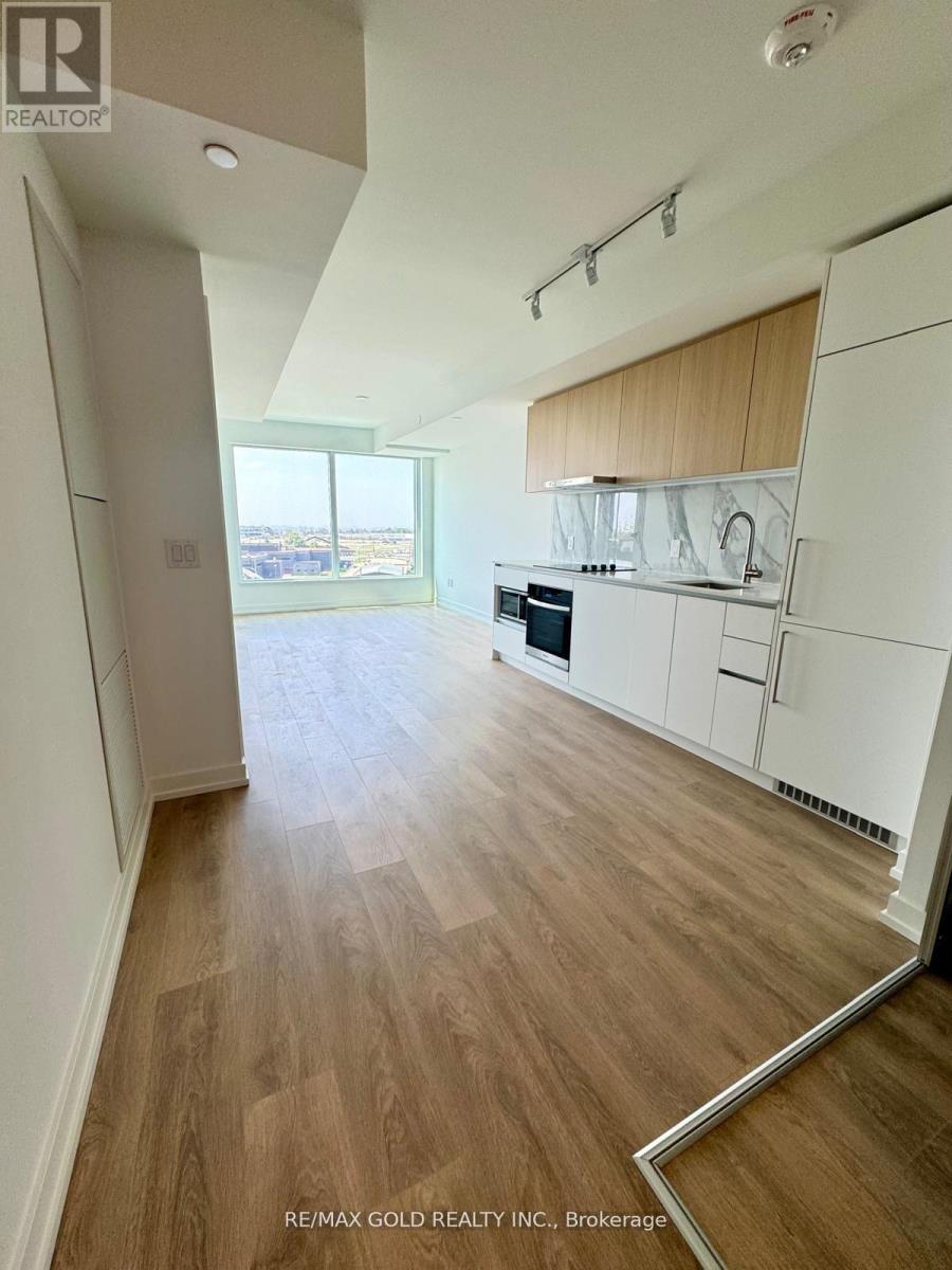 819 - 1100 Sheppard Avenue W, Toronto, Ontario  M3J 0H1 - Photo 2 - W12846174