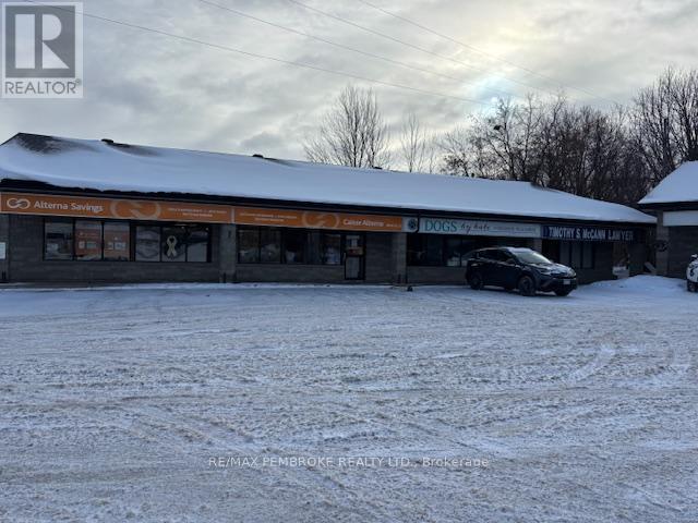 680 Pembroke Street E, Pembroke, Ontario  K8A 3M2 - Photo 3 - X12734620