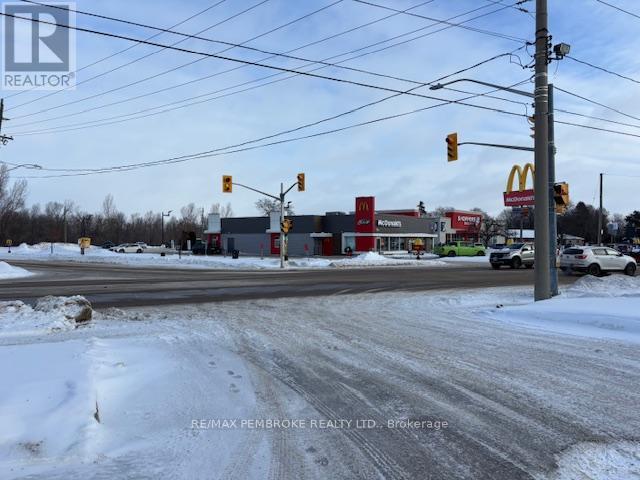 680 Pembroke Street E, Pembroke, Ontario  K8A 3M2 - Photo 6 - X12734620