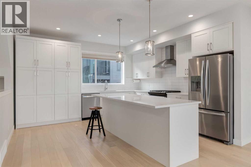 819 Shawnee Terrace Sw, Calgary, Alberta  T2Y 0T4 - Photo 3 - A2279331